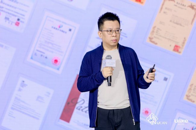 1770639645-c8159ee0536ddc1