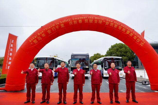 六十载深耕致远，安凯客车驭风出海，驰骋全球！